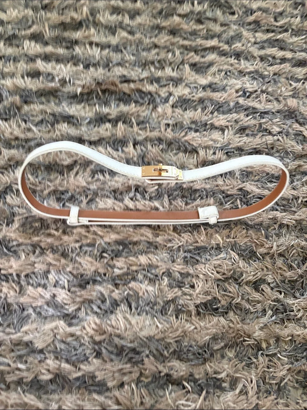 White Grained Faux Leather Turn Lock Adjustable Skinny Belt OS